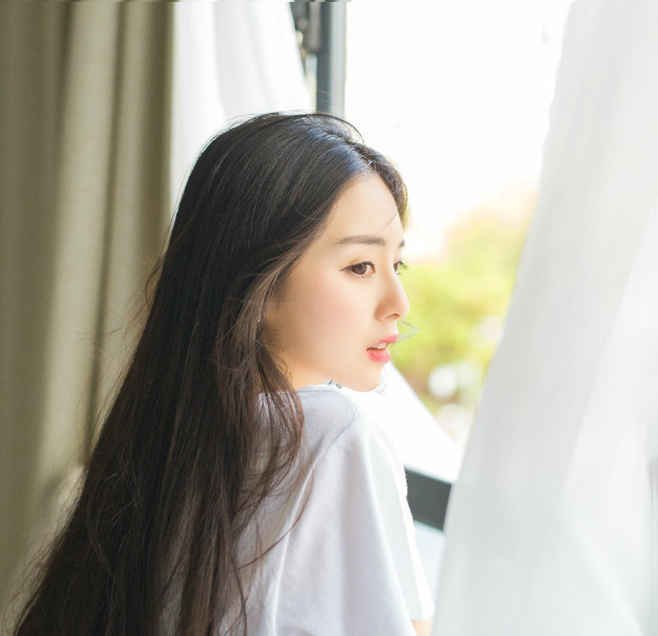 如果可以，请告诉，我还在怀恋你的时候，你是否把你曾经的温暖留在了我的心中;如果是那样，我会用这仅有的一丝温暖，来感受过往的情意绵绵。不会忘记你，所以还是会想你!当我孤独的时候，还可以想着你，那该有多甜蜜!